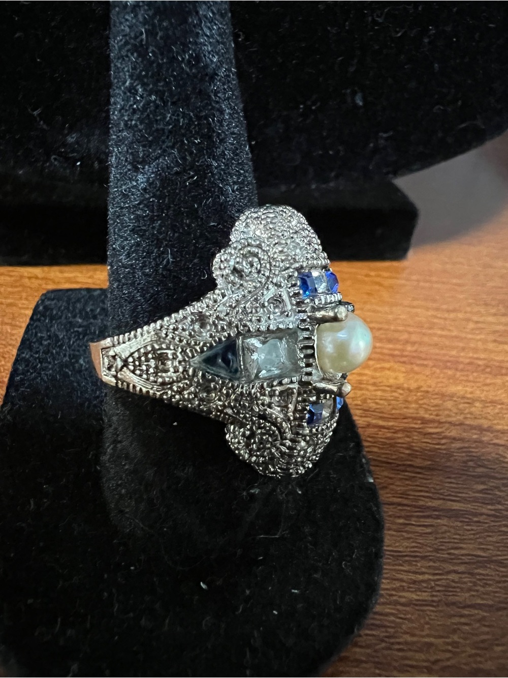 Vintage Marcasite Pearl and Sapphire-Tone Ornate Statement Ring - Picture 4 of 6